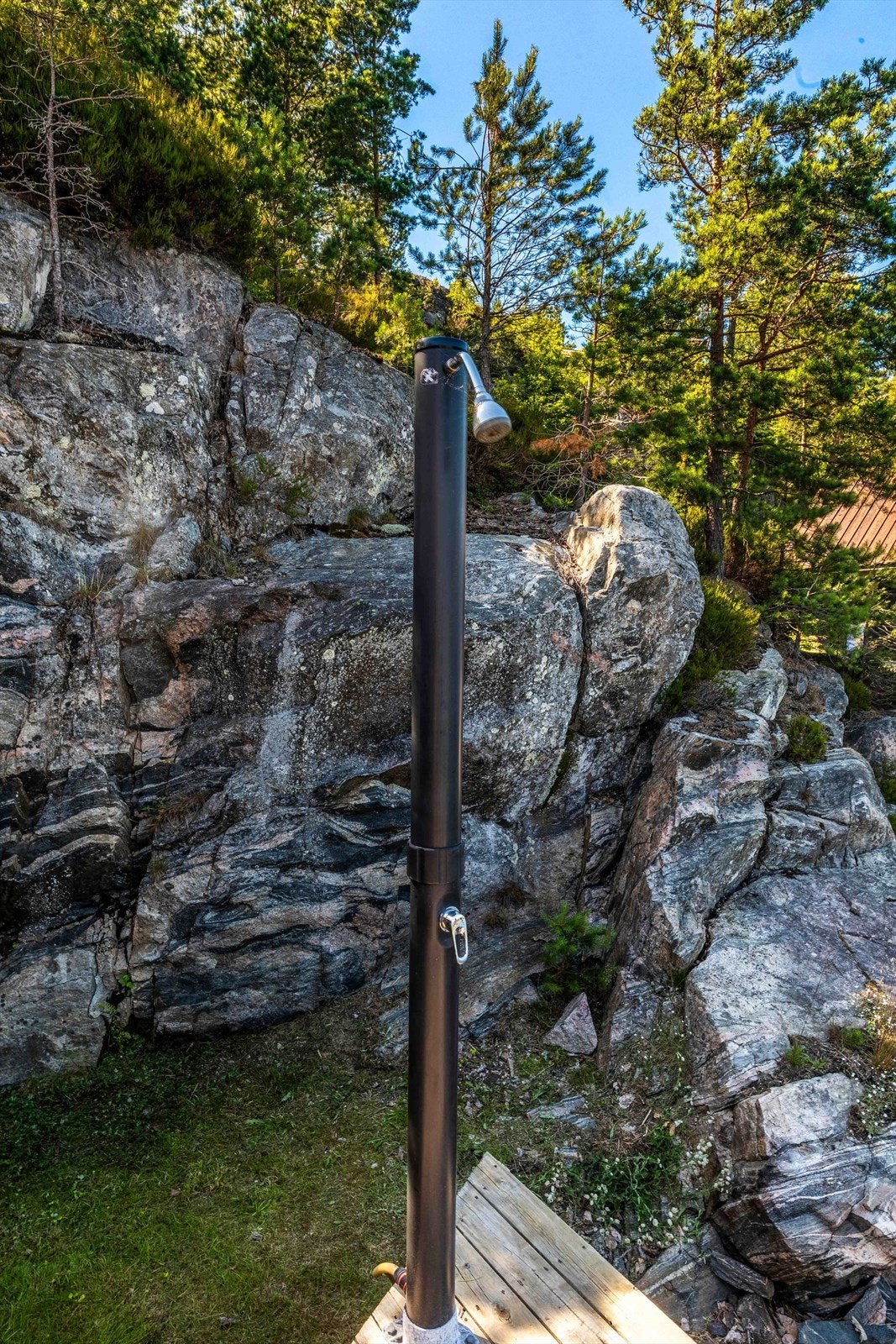 Etter et hærlig sjøbad er det fantastisk å kunne skylle av seg saltvannet Galleribilde