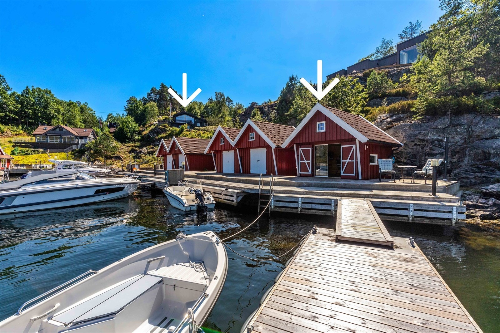 Tilhørende sjøbod- Flytebrygge og båt medfølger ikke Galleribilde