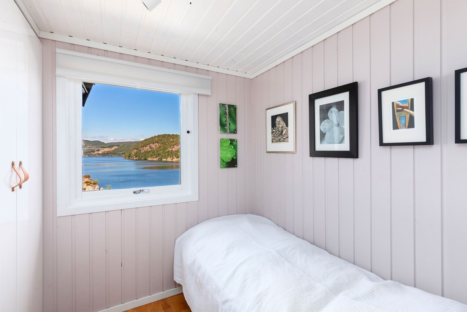 Soverom 2 i mellometasje Galleribilde