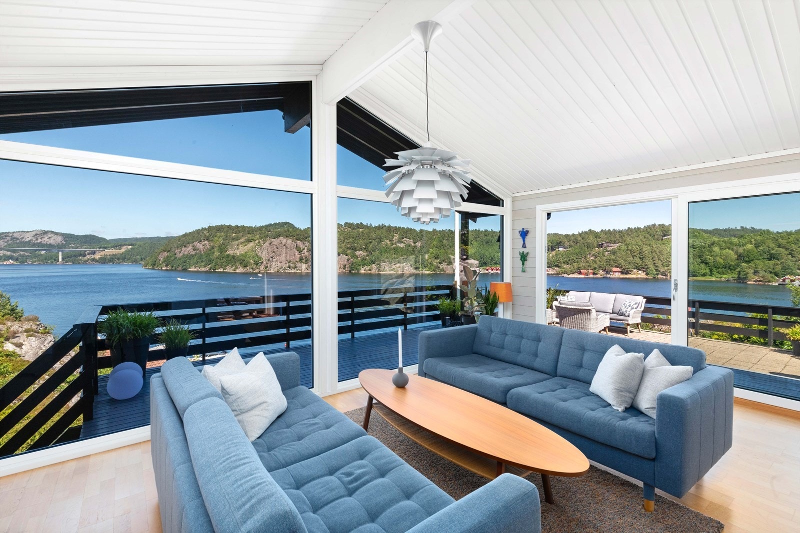 Sørmegleren ved Jon A Røsstad har gleden av å ønske deg velkommen til dette flotte landstedet: Frøyslandsveien 22 Trysfjorden / Søgne Galleribilde