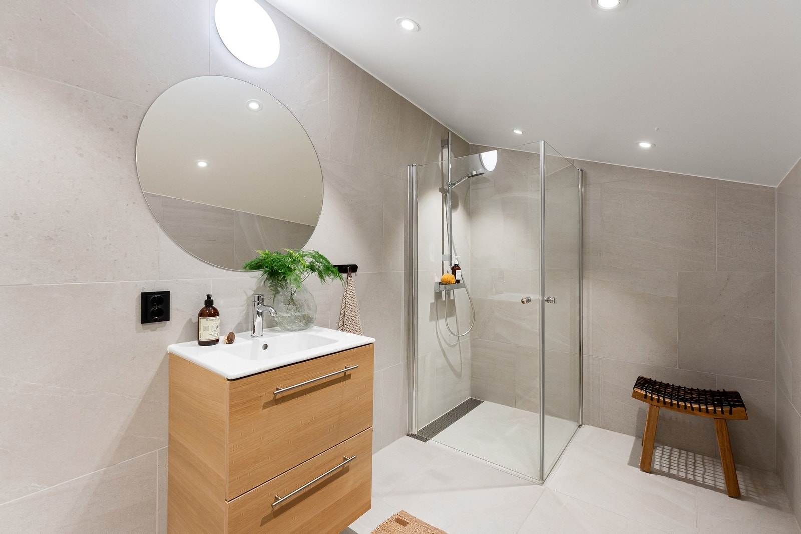 Hovedsoverommet er tilknyttet et eget bad. Galleribilde