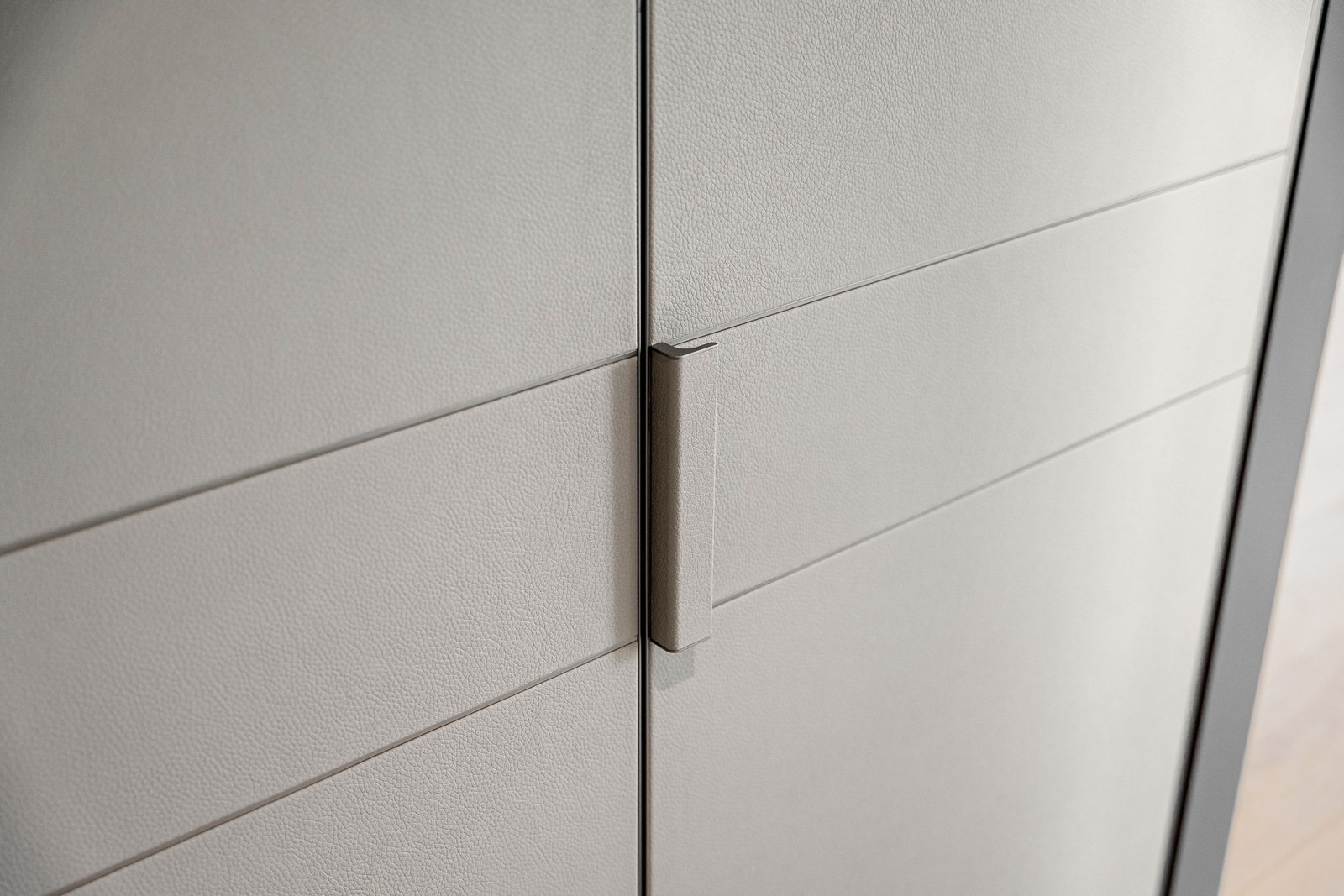 Detaljbilde, påkostede garderobeskap Galleribilde