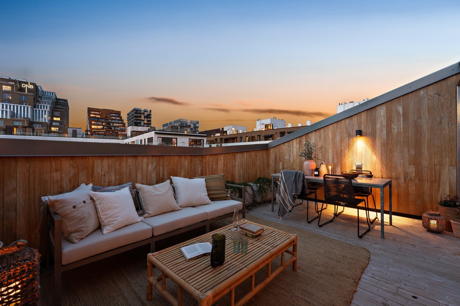 Uteplassen er skapt for stemningsfulle middager under åpen himmel. Galleribilde