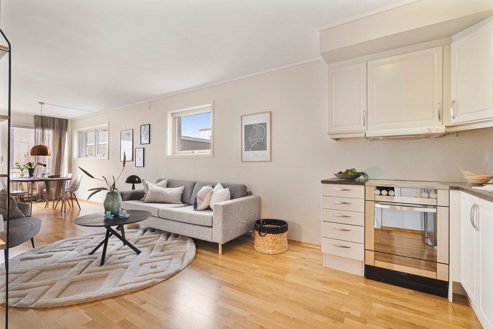 Både kommunale avgifter/eiendomsskatt (ca. 631,- pr. mnd.) og renter/avdrag på fellesgjeld (2 795,- pr. mnd.) er inkludert i felleskostnadene Galleribilde