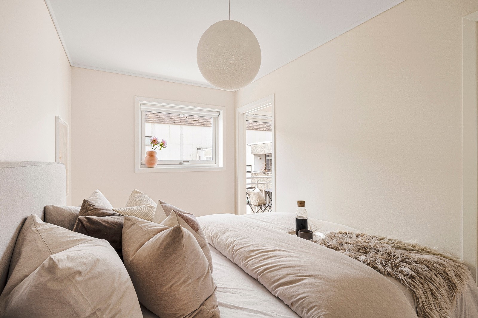 Soverommet vender mot bakgården slik at du ikke har trafikk utenfor vinduet Galleribilde