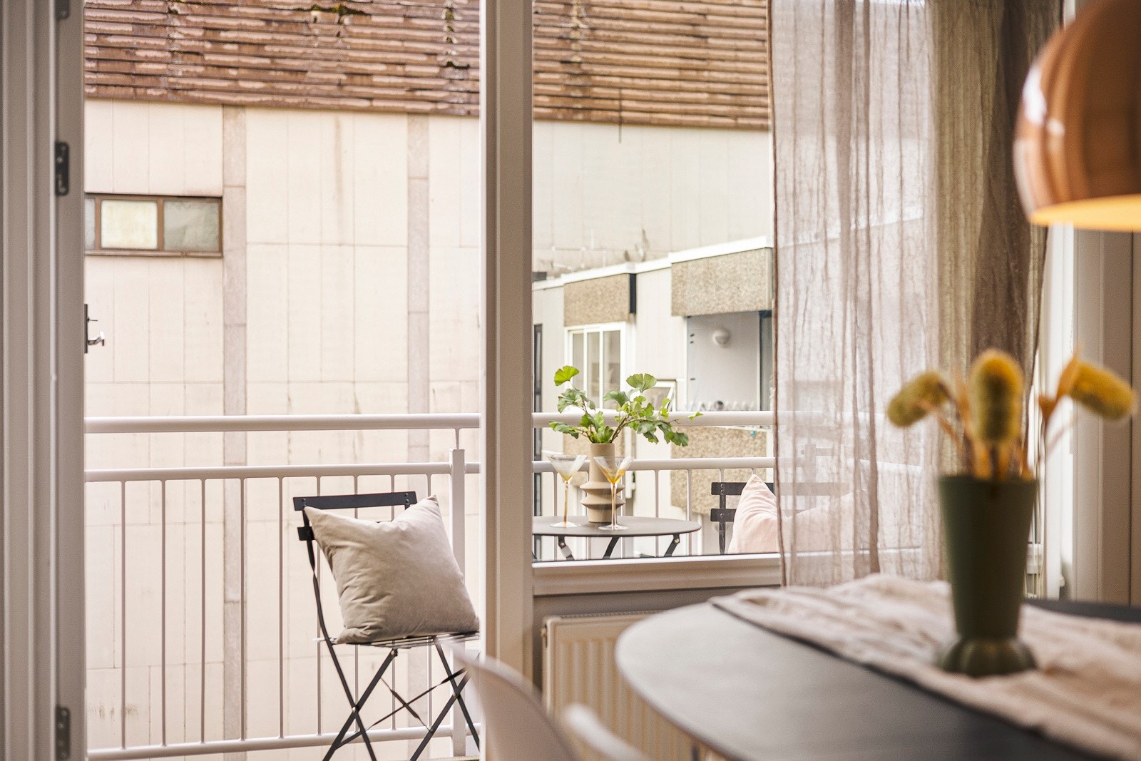 Fra stuen er det utgang til sørvendt balkong Galleribilde