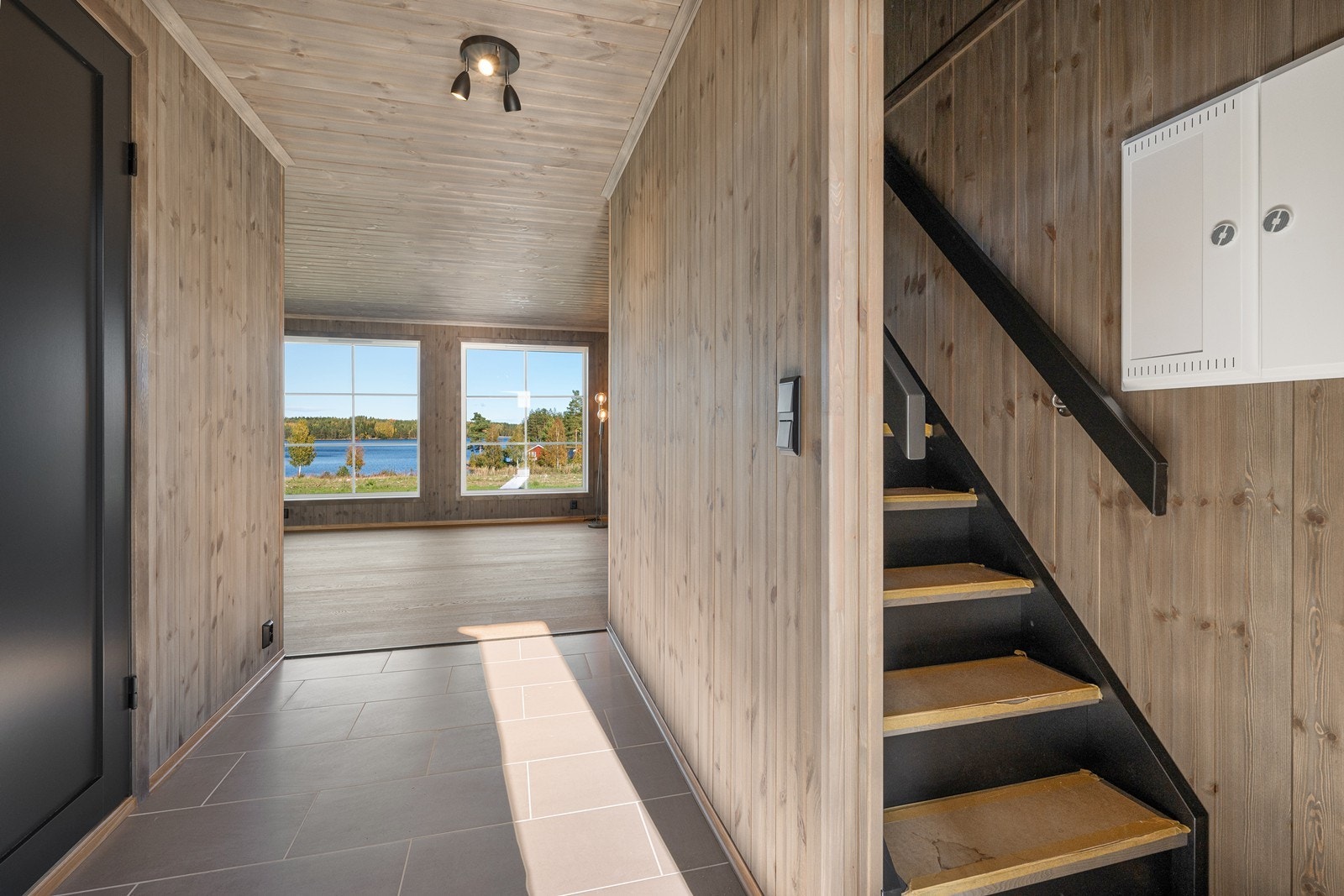 Gang og trappeadkomst til hems. Galleribilde