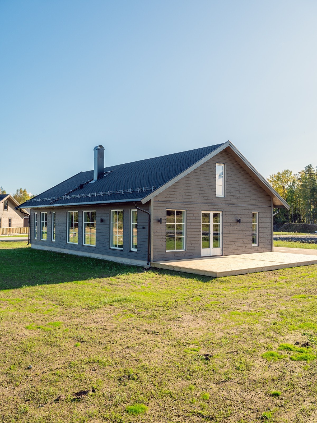Hytta går over ett plan, samt hems, og har en svært god beliggenhet på feltet. Galleribilde