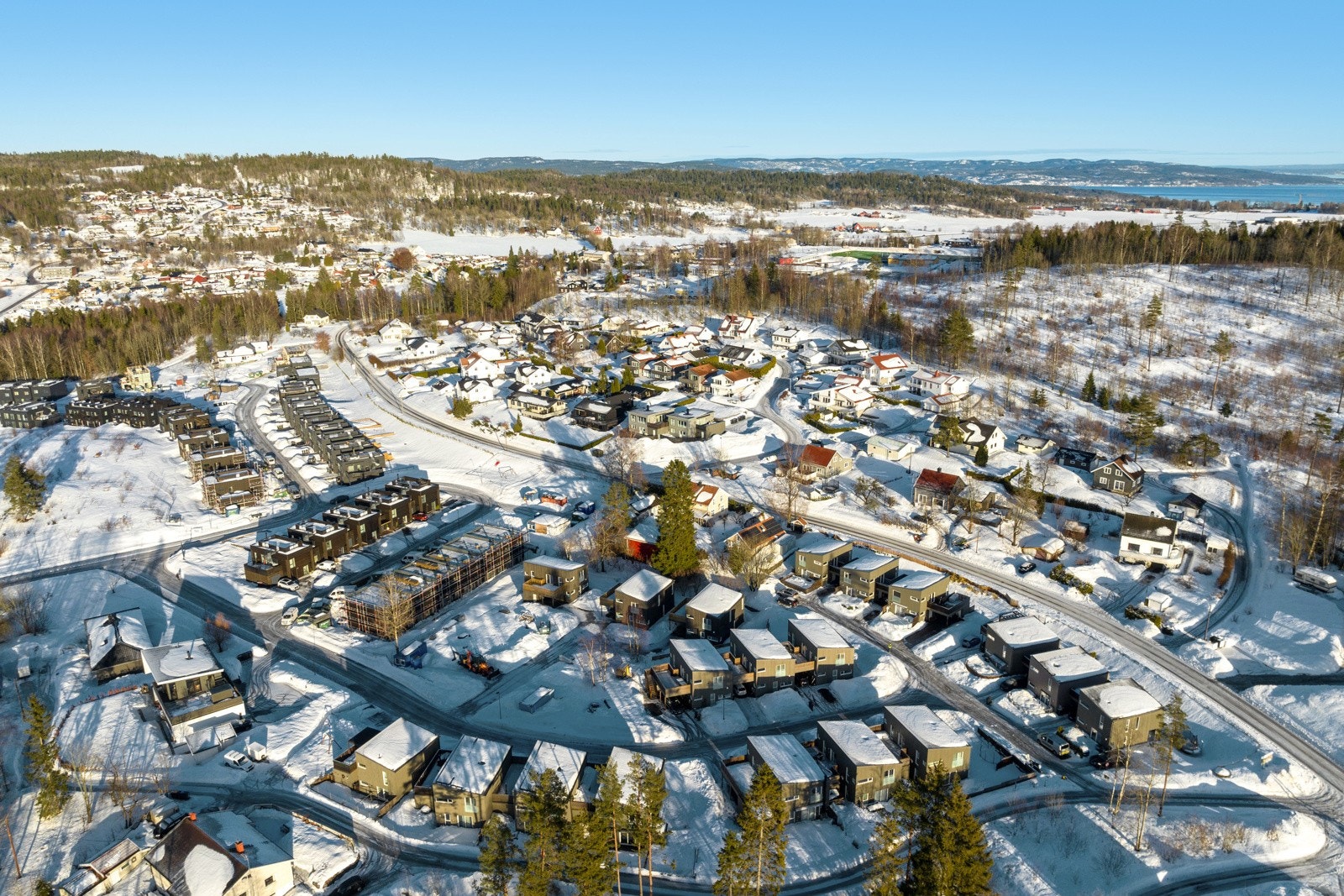 Nyere boligfelt på Solsiden, Stubberud, like nordvest for Holmestrand by. Galleribilde