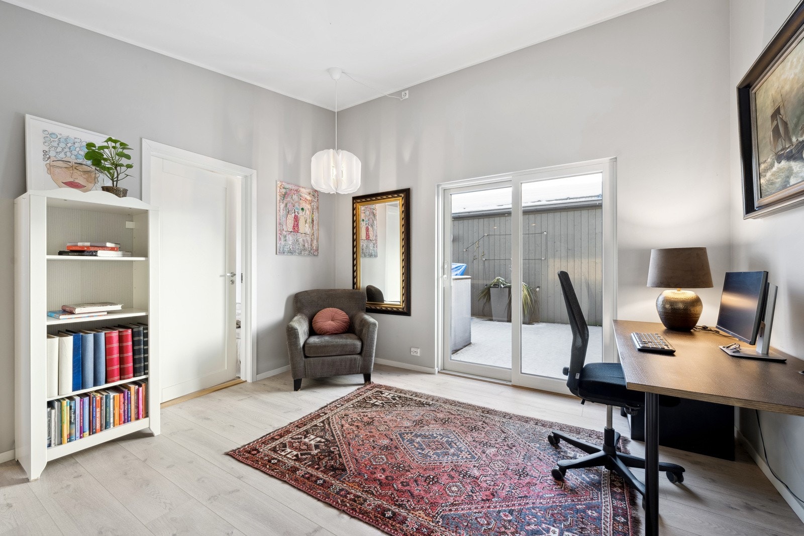 Stue i 2. etasje med utgang til skjermet terrasse. Galleribilde