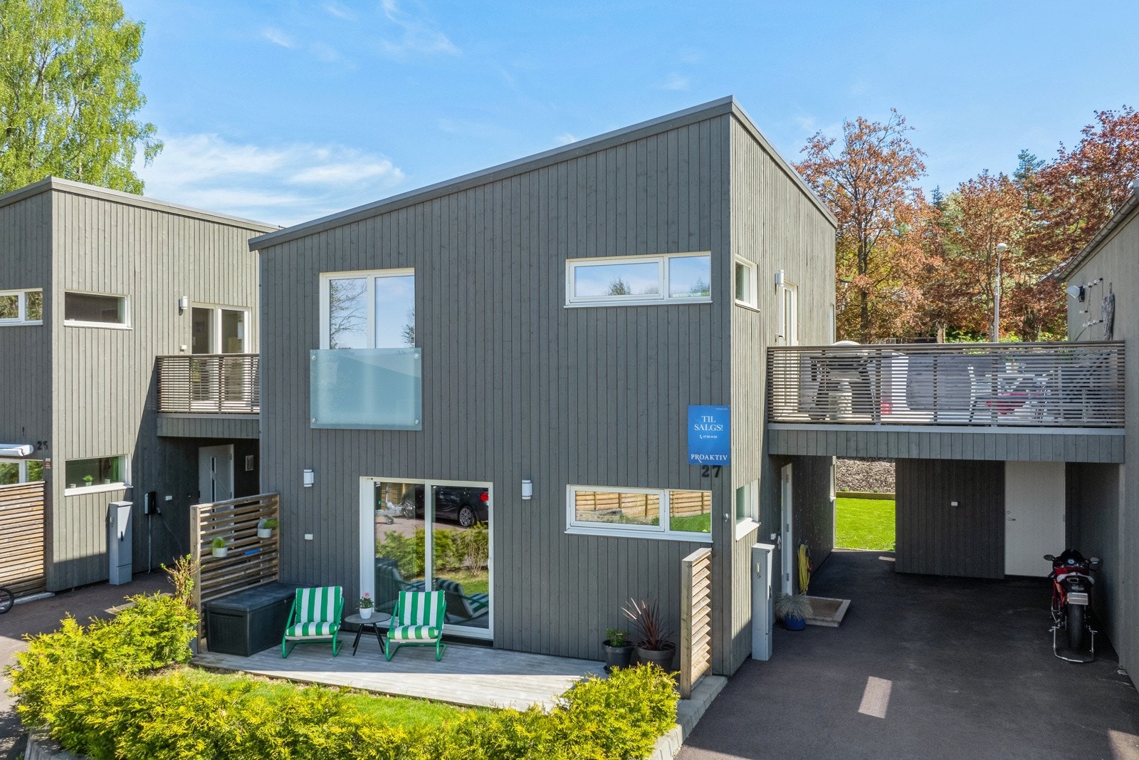 Flotte uteområder. Asfaltert innkjøring. Galleribilde