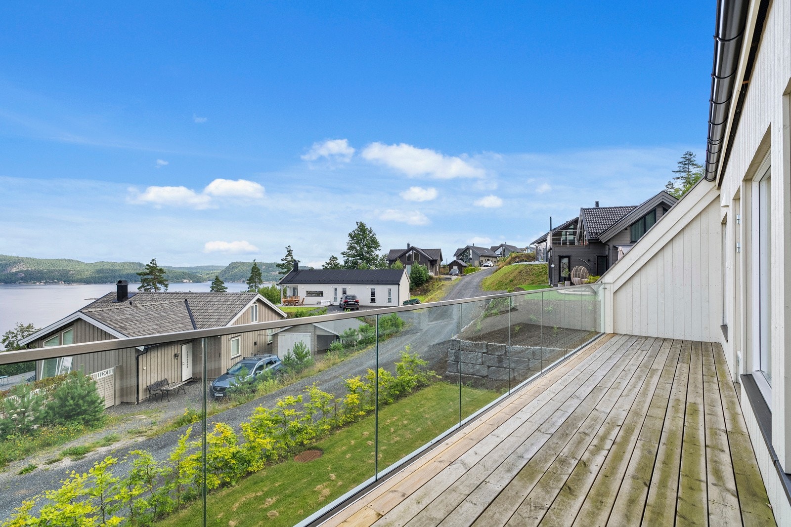 I stua er det utgangsdør til terrasse. Galleribilde