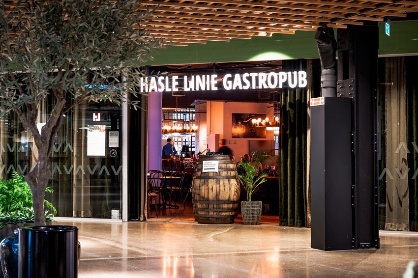 Inne på vinslottet finner du flere spisesteder Galleribilde