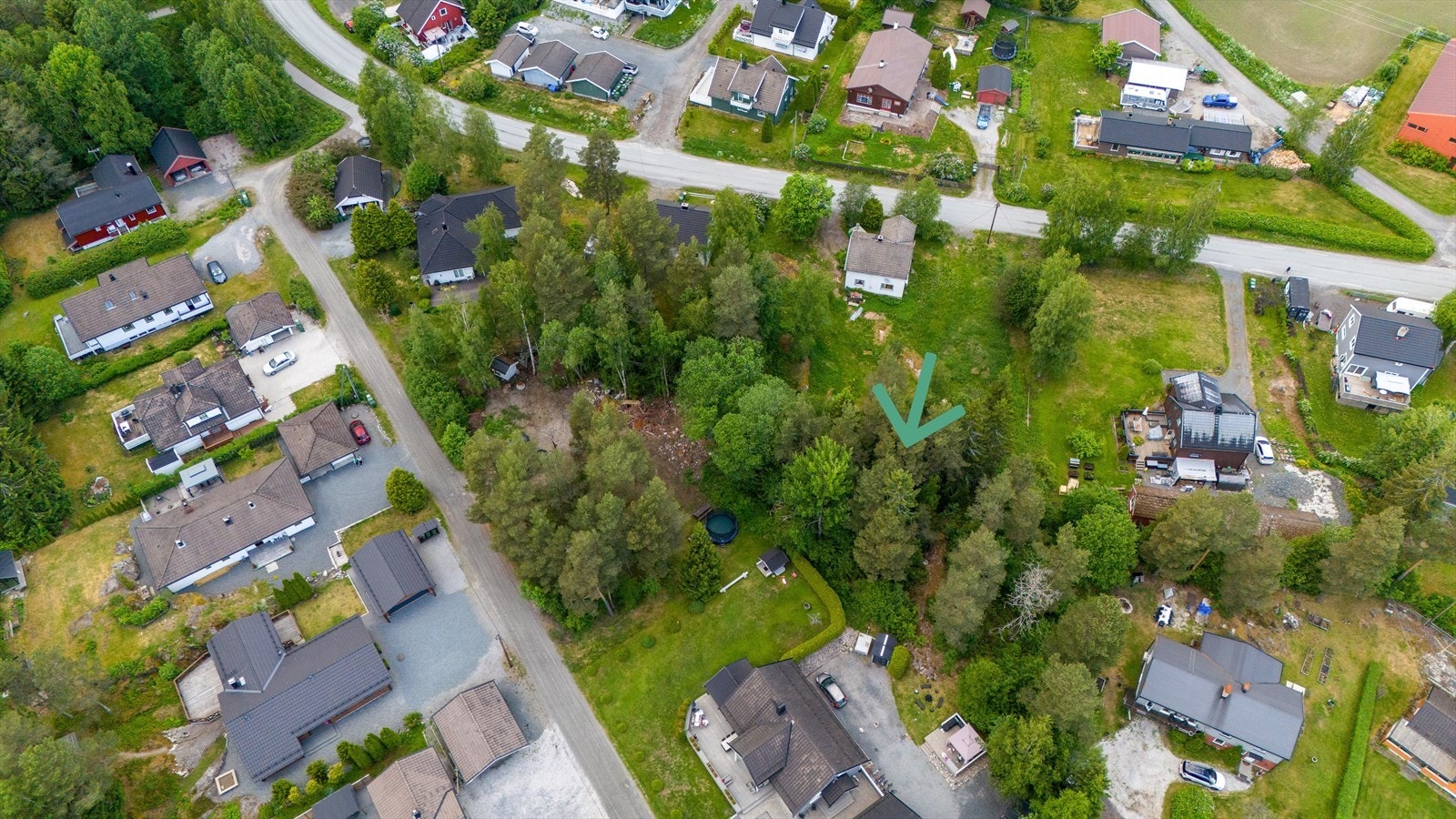 En boligtomt på 954 kvm beliggende i et attraktivt og rolig boligområde i Aurskog i Aurskog Høland kommune. Galleribilde
