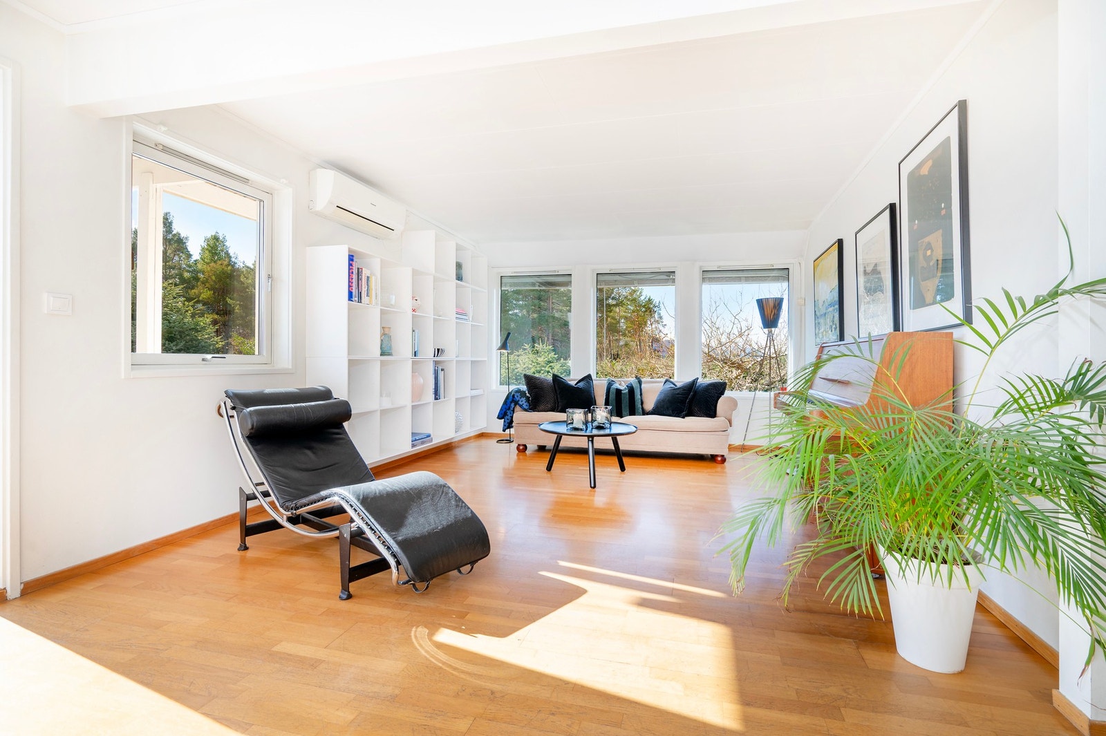 Her er både varmepumpe og vedovn. Galleribilde