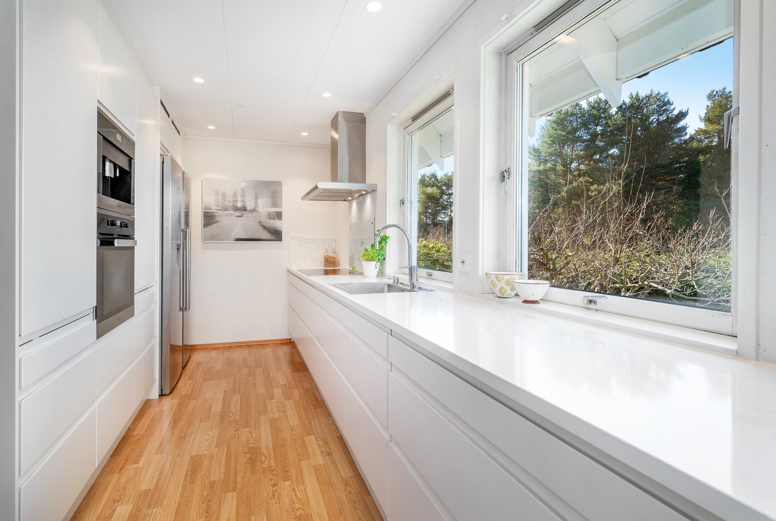 Stilfullt HTH-kjøkken - en drøm for både kokker og de som setter pris på praktisk design. Galleribilde