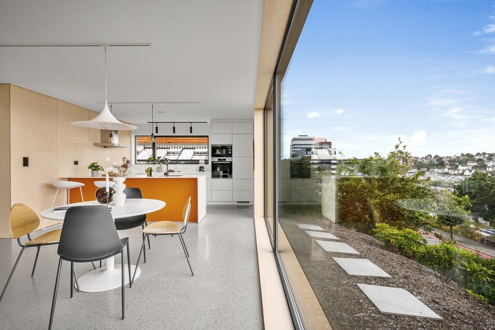 Spisestue og kjøkken Galleribilde