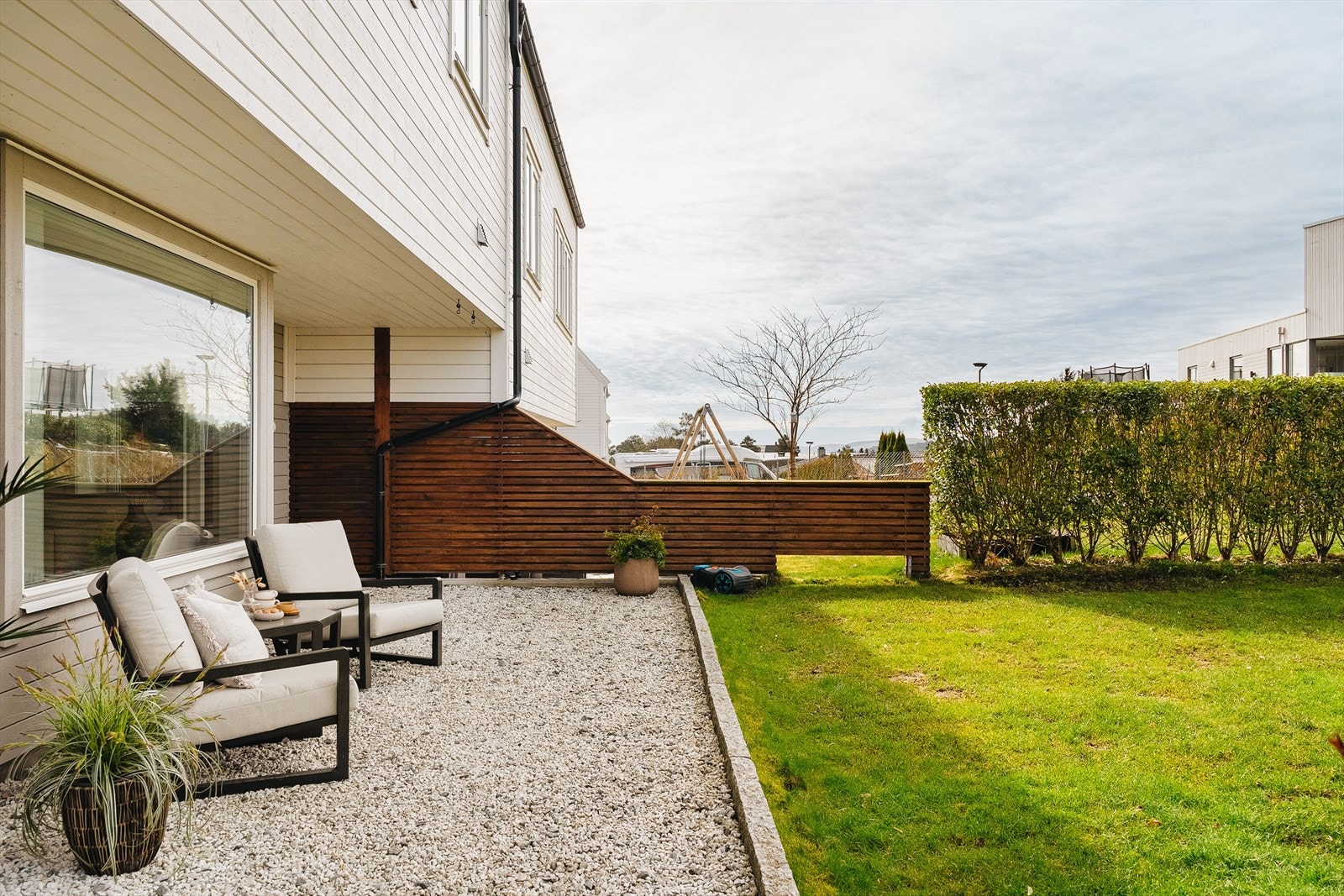Også på forsiden av boligen er det stort uteområde. Galleribilde