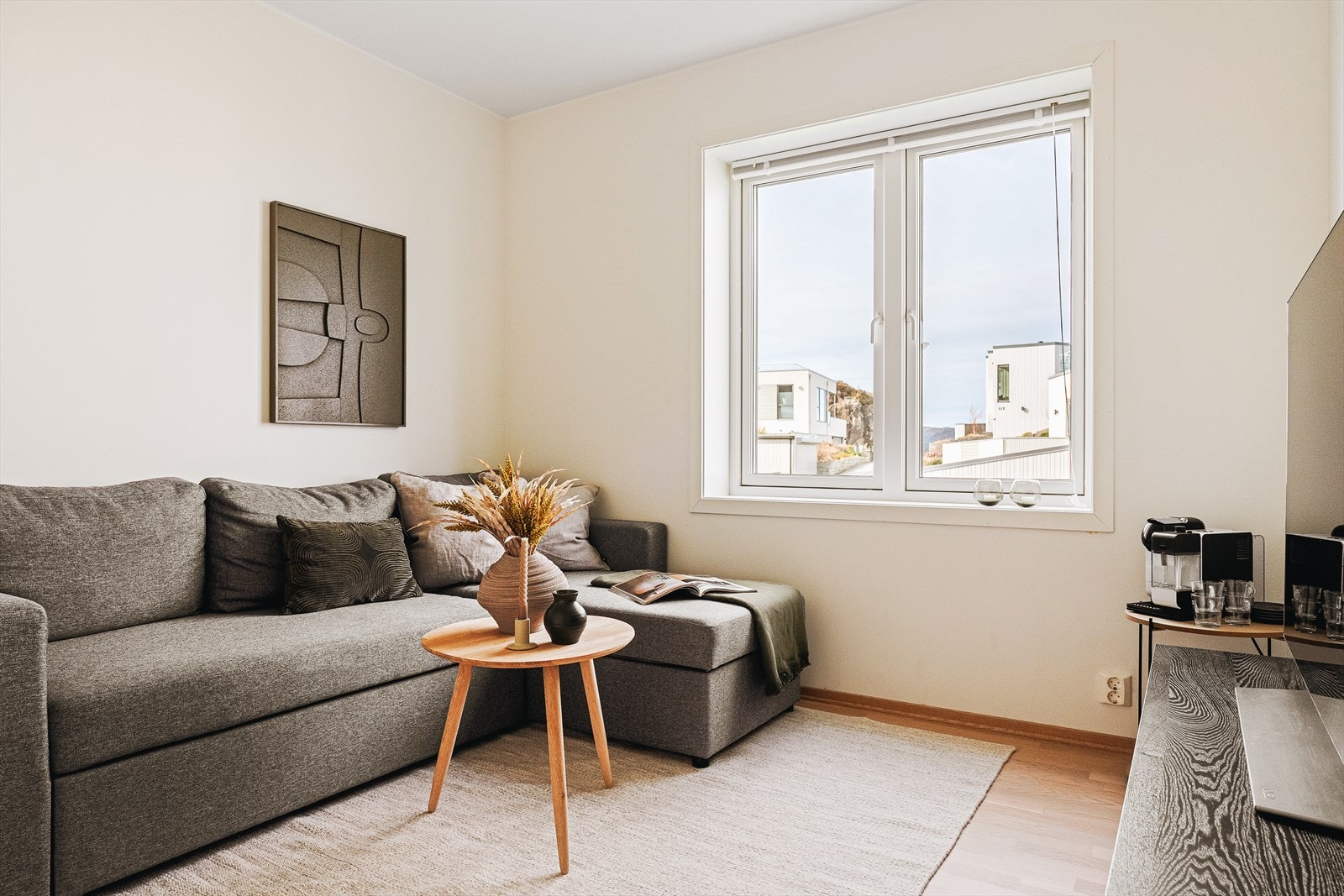 Det ene soverommet er innredet som tv-stue! Galleribilde