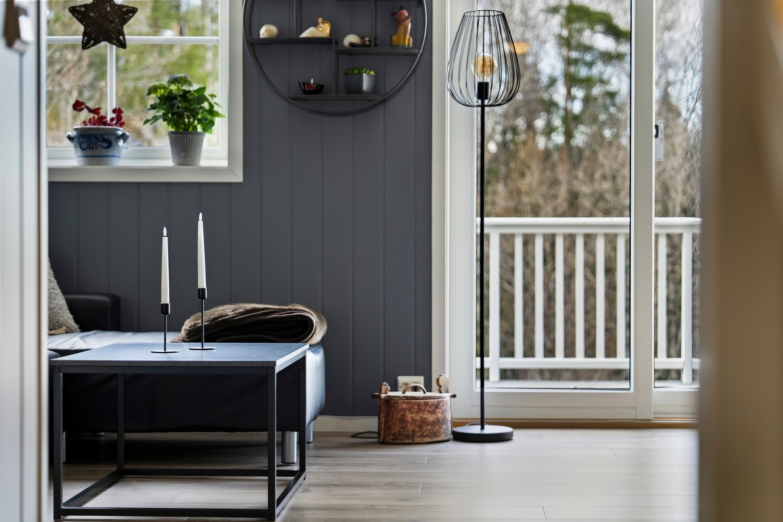 Trappen opp til 2.etasje fører deg til stua. Galleribilde