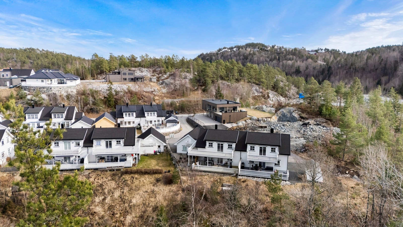 Du finner en Rema 1000 og en Spar kun en kort spasertur unna. Galleribilde