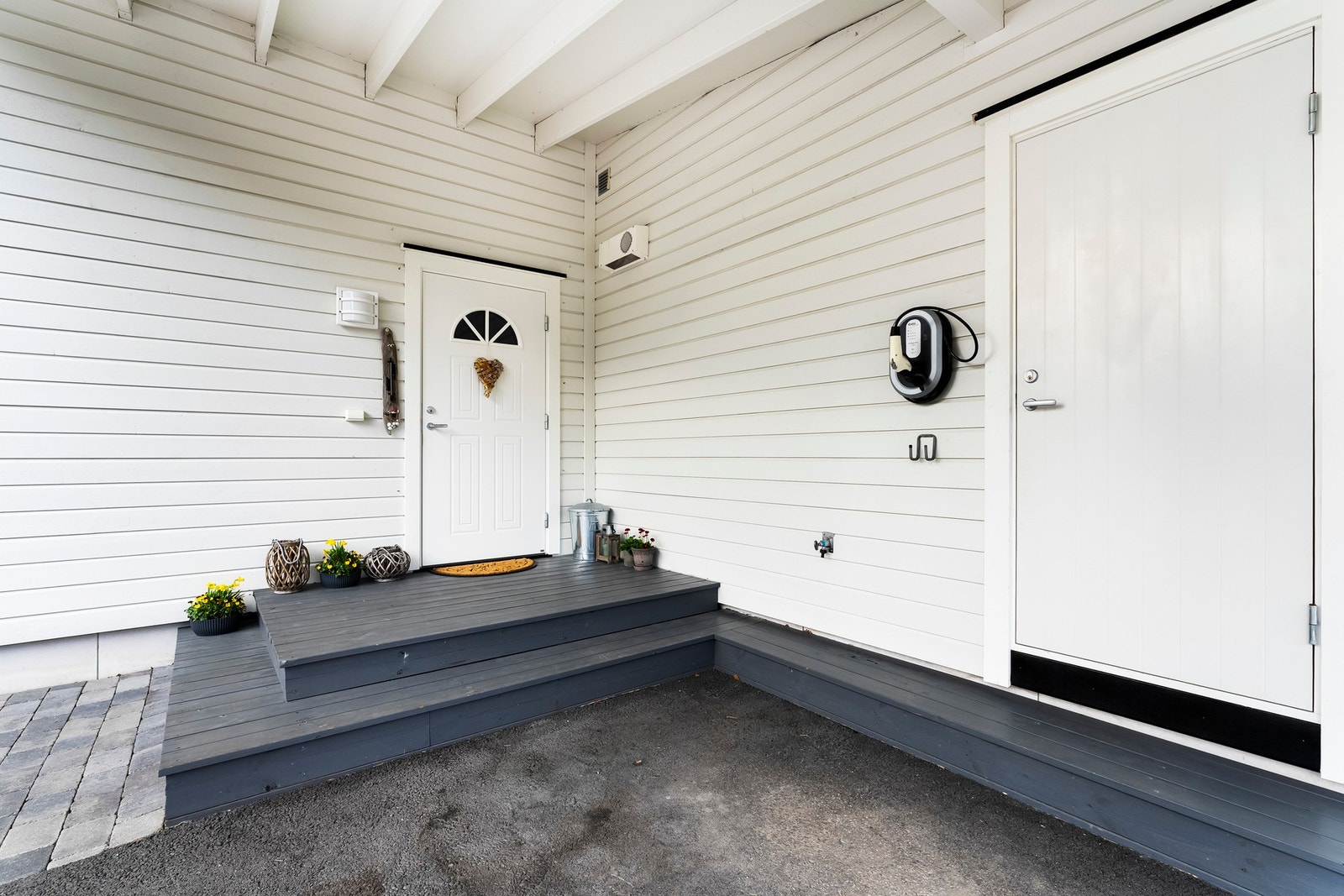 Inngangspartiet med bod til høyre. Galleribilde