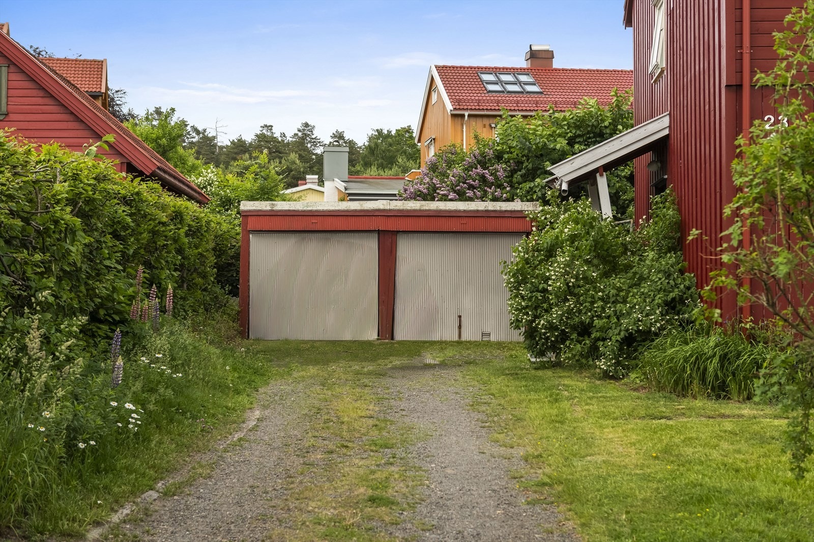 Leiligheten disponerer halvparten av garasje. Galleribilde