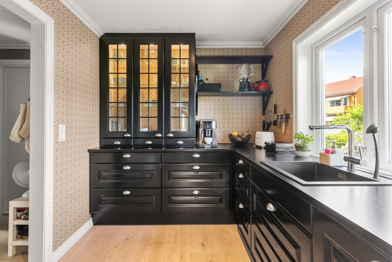 En innholdsrik og romslig halvpart av tomannsbolig beliggende på attraktive Solvang. Galleribilde