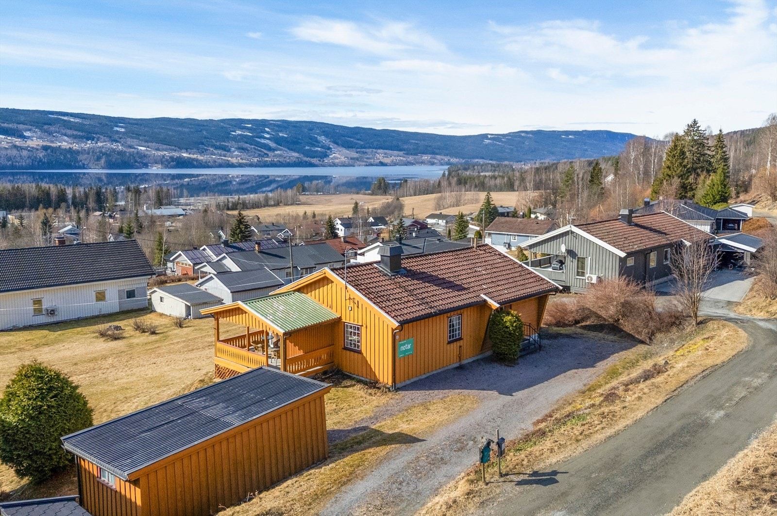 Velkommen til Sandbo! Et koselig hjem med solrik beliggenhet og nydelig utsikt! Galleribilde