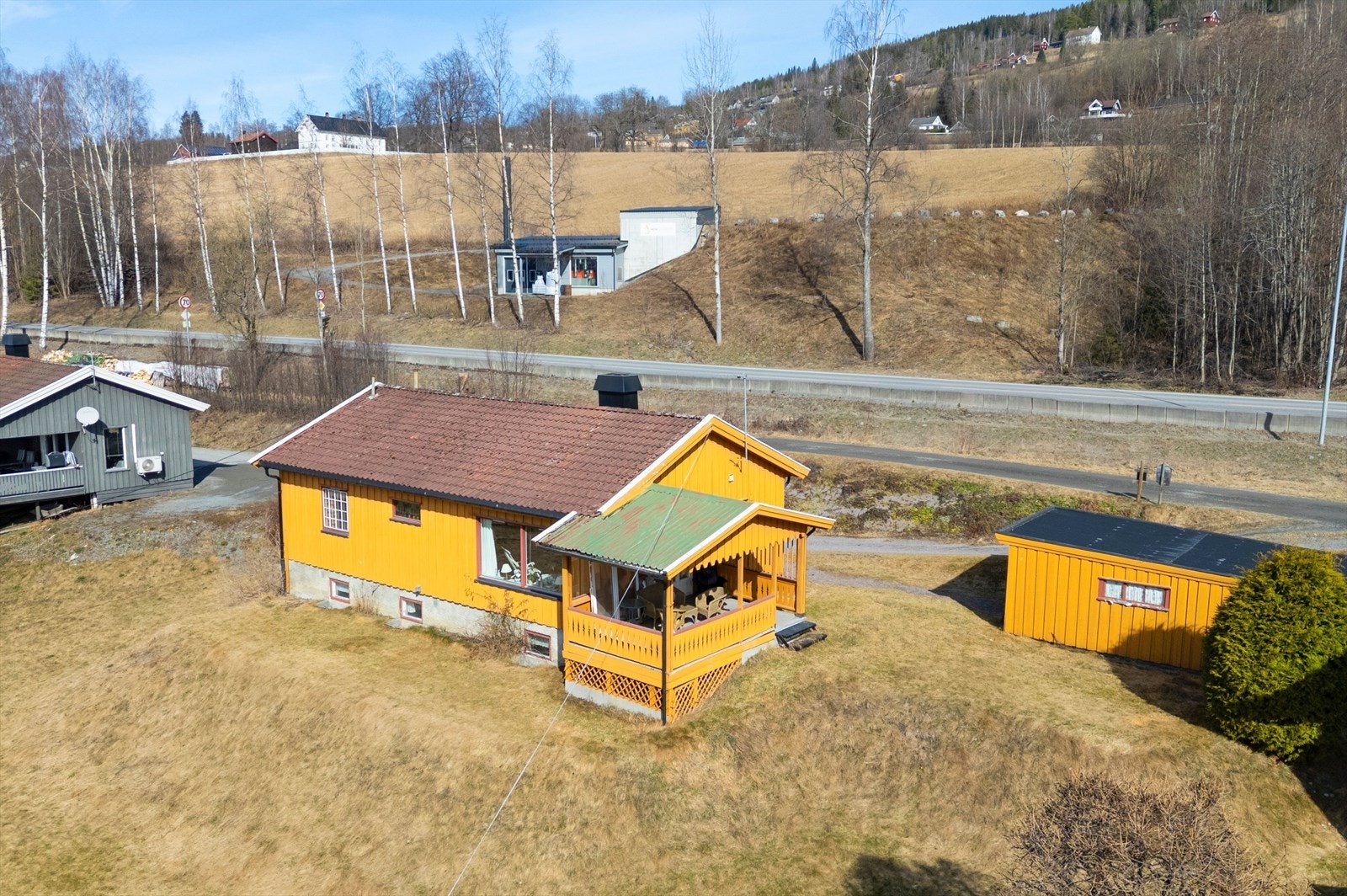 Gangavstand til Hov sentrum og landlig beliggenhet. Galleribilde