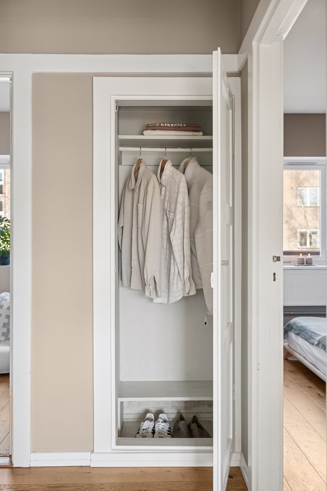 I entreen er det et praktisk kott for oppbevaring Galleribilde