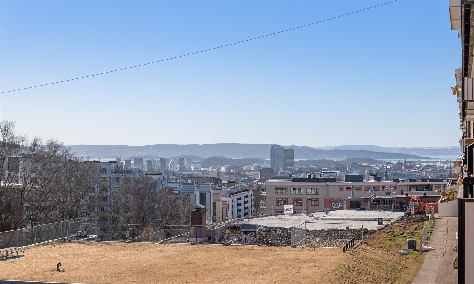 Fra balkongen er det fantastisk utsikt mot Ekeberg, Barcode og Oslofjorden Galleribilde