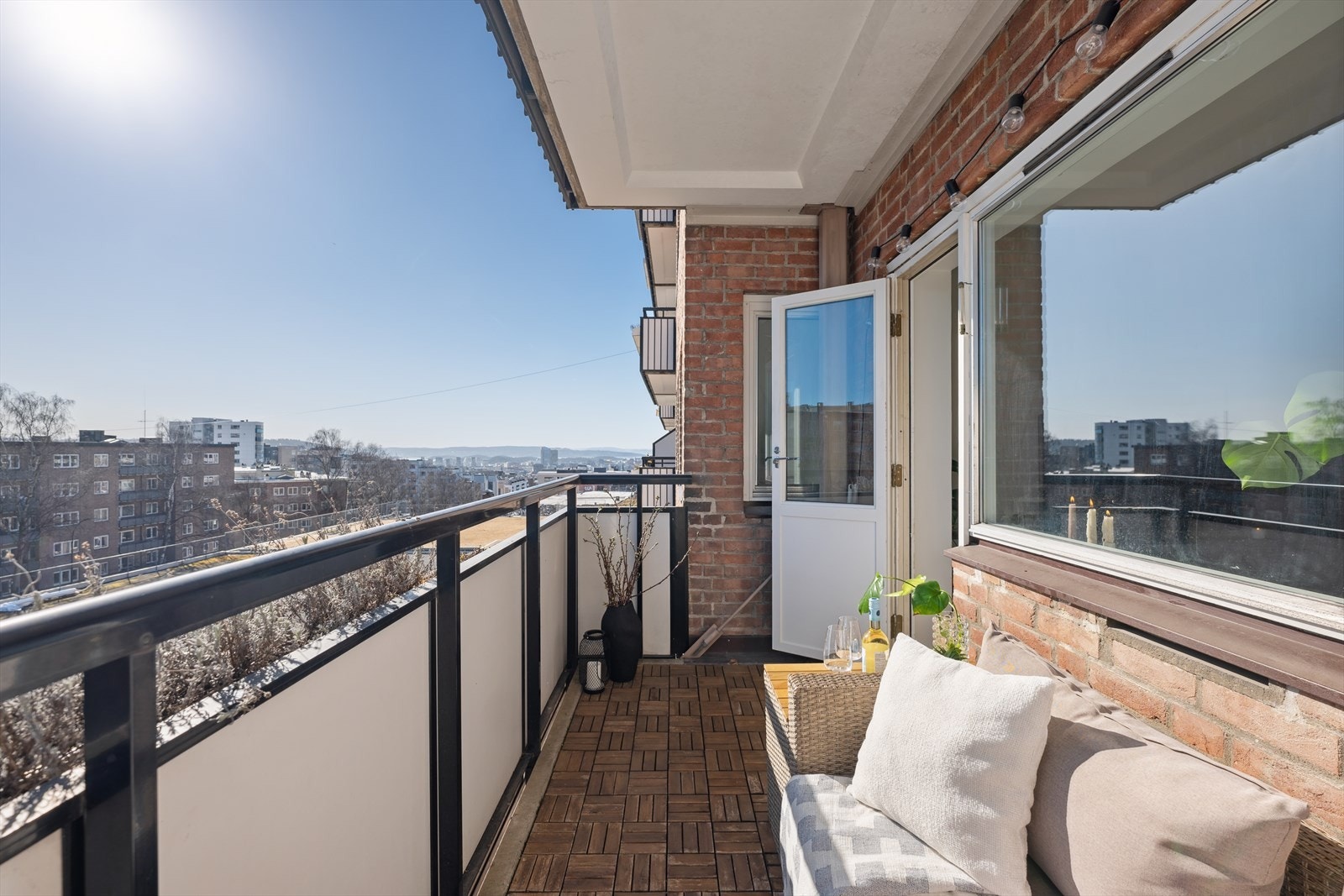 Velkommen til Schouterrassen 17! Presentert av Didrik Temte v/DNB Eiendom Galleribilde