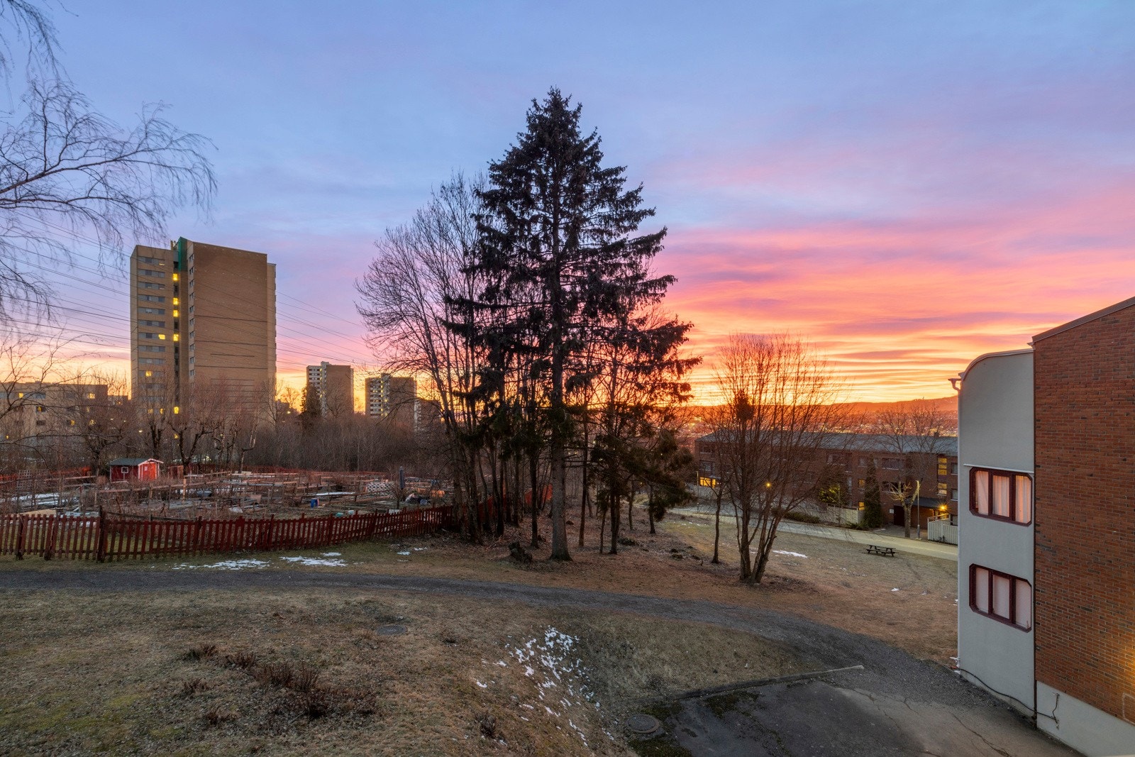 Vakker utsikt i solnedgang Galleribilde