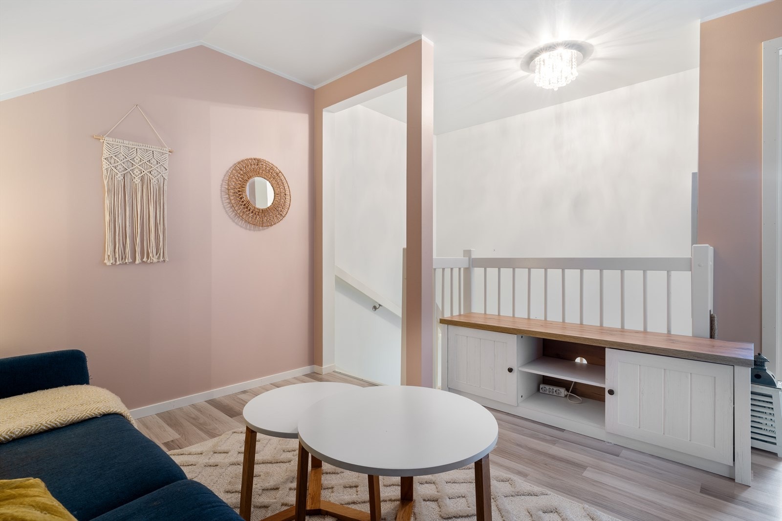 - TV-stuen måler 13m² (ikke godkjent for varig opphold iht. byggetegninger) - Galleribilde