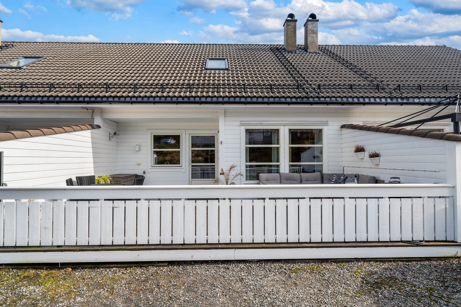 - Her har du solrikt uteareal mot både øst og vest, og du kan derfor nyte gode solforhold midtsommers - Galleribilde