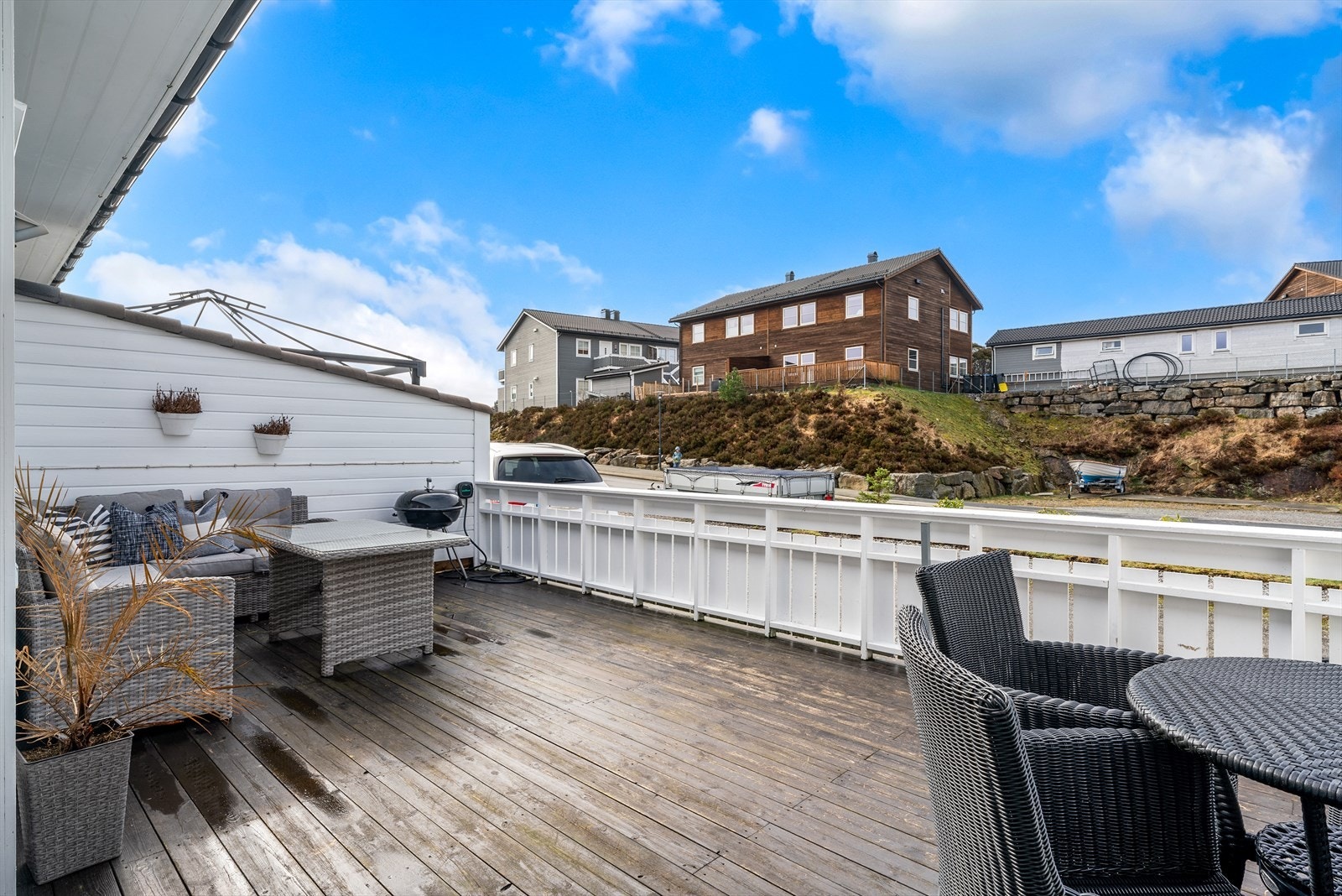 - Terrassen måler 28,4m² - Galleribilde