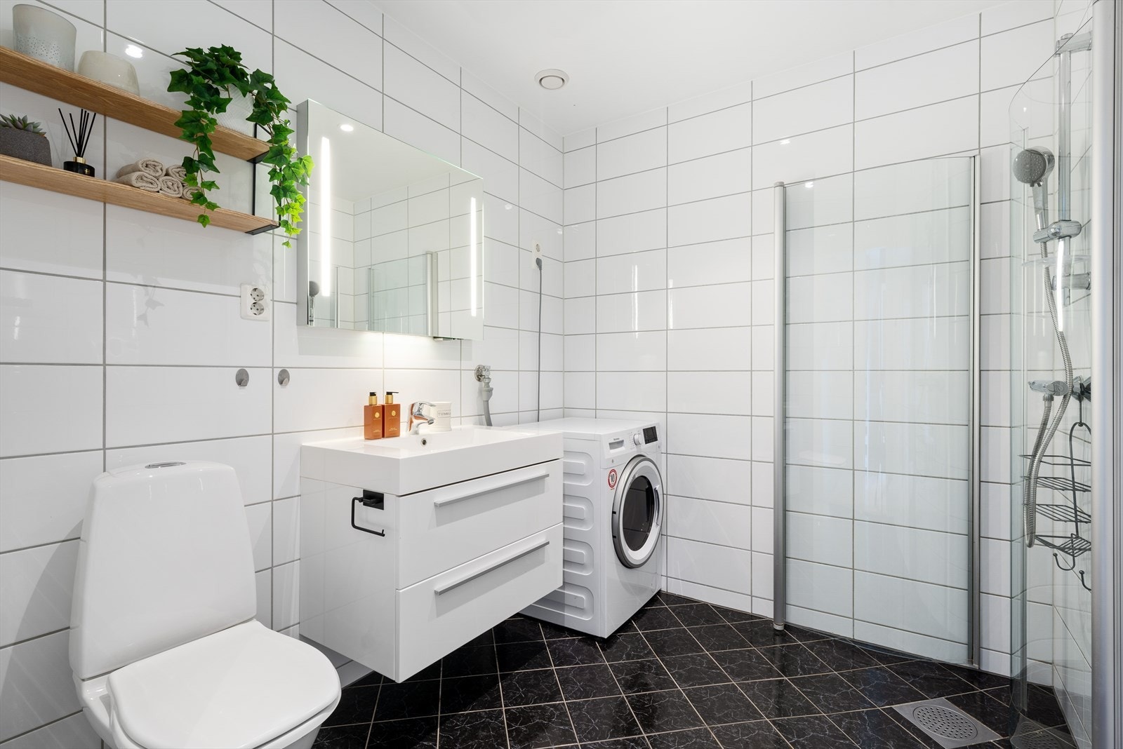 - Badet måler 4,8m² - Galleribilde