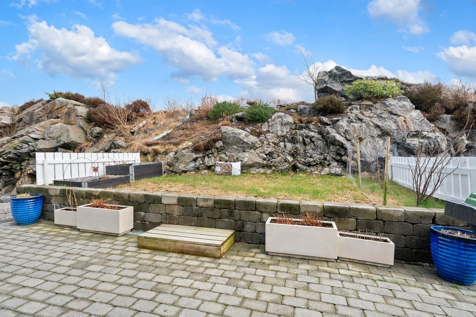 - Uteplass ved inngangsparti - Galleribilde