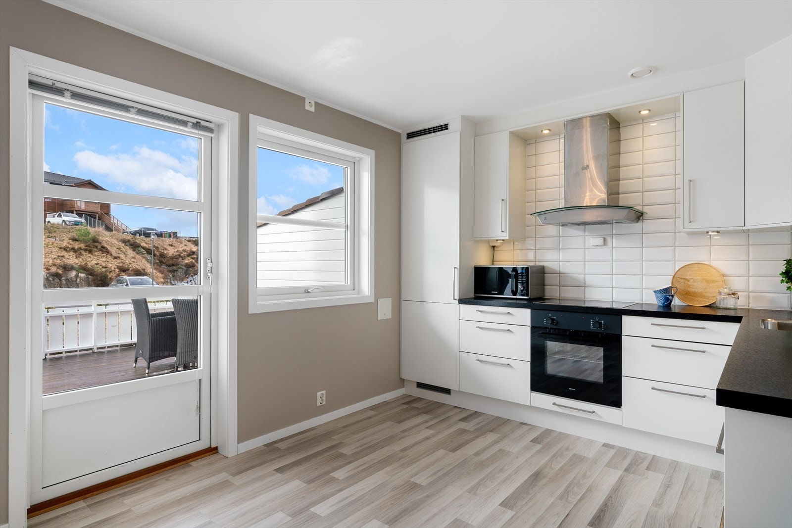 - Stue og kjøkken måler 24m² - Galleribilde