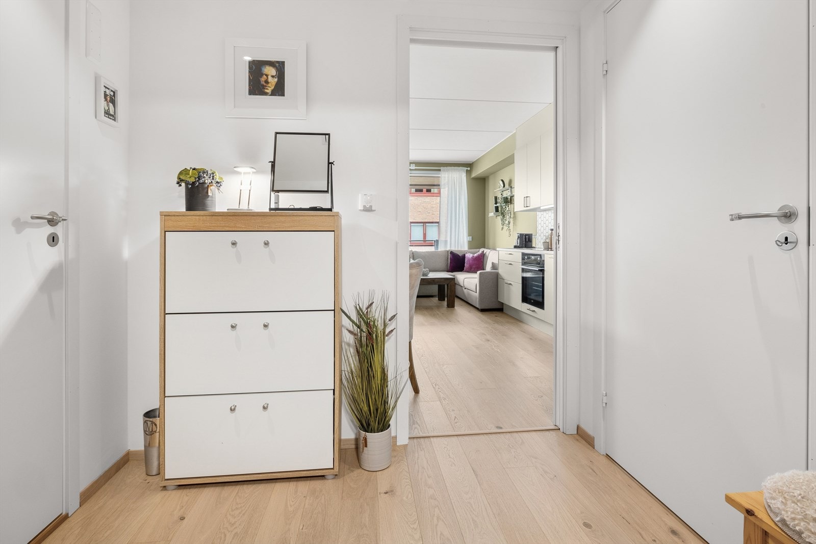 Lagringsmulighetene er gode med én innvendig bod, og én kjellerbod på ca. 3 m². Galleribilde