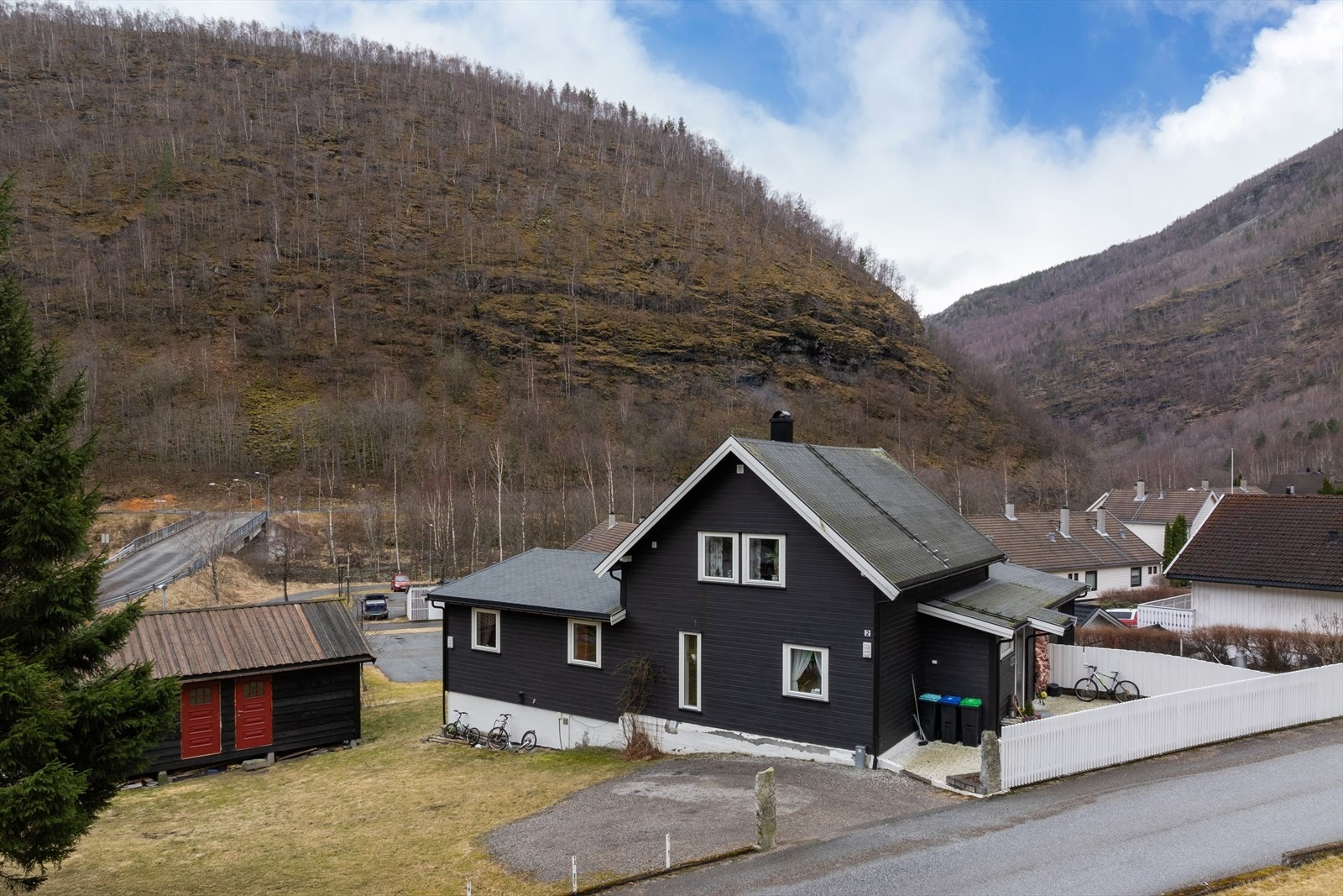 - Fin og påkosta bustad på stor eigedom - Galleribilde