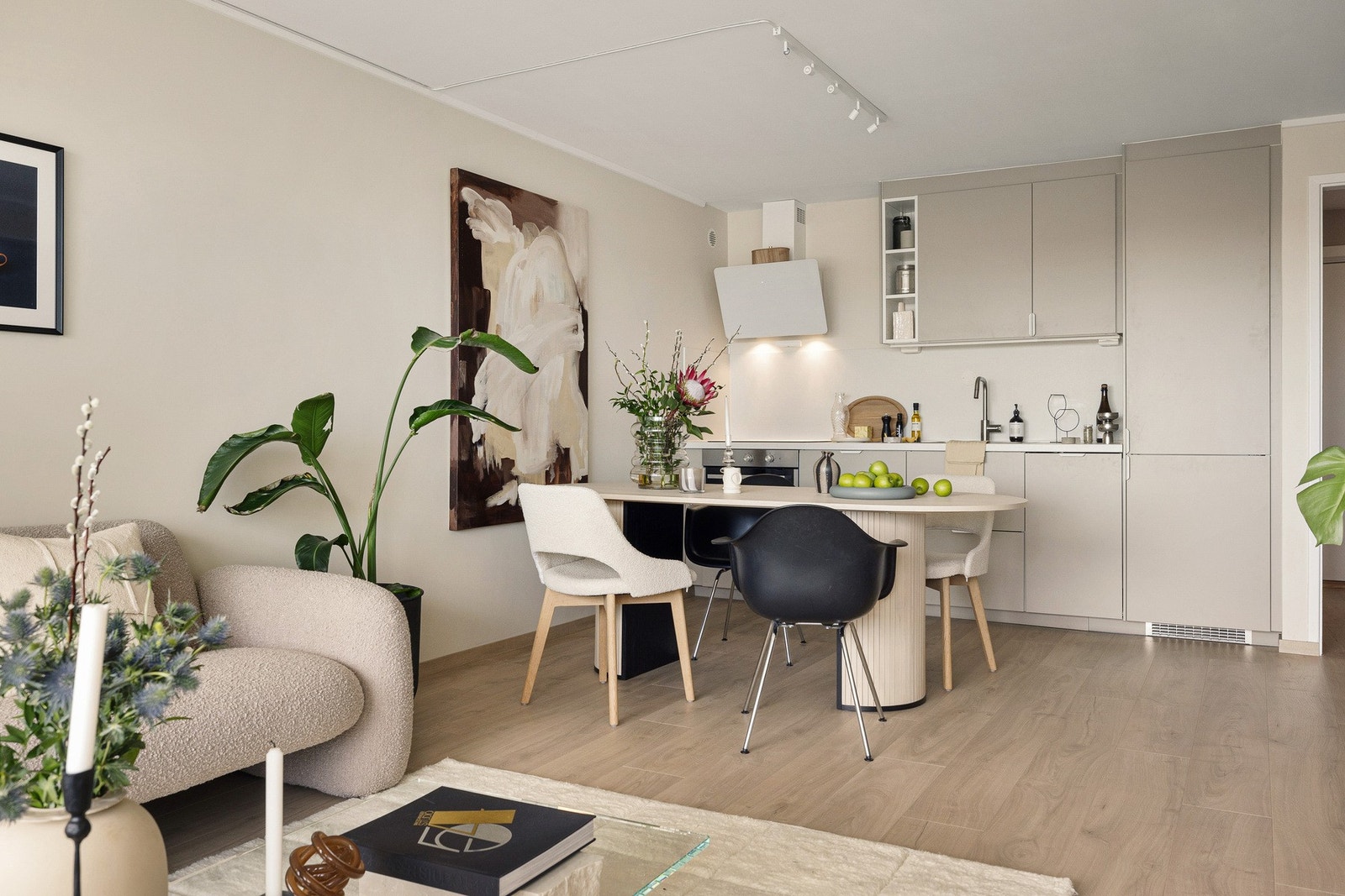 Kjøkkenet er fra 2024 og har innredning fra IKEA. Galleribilde