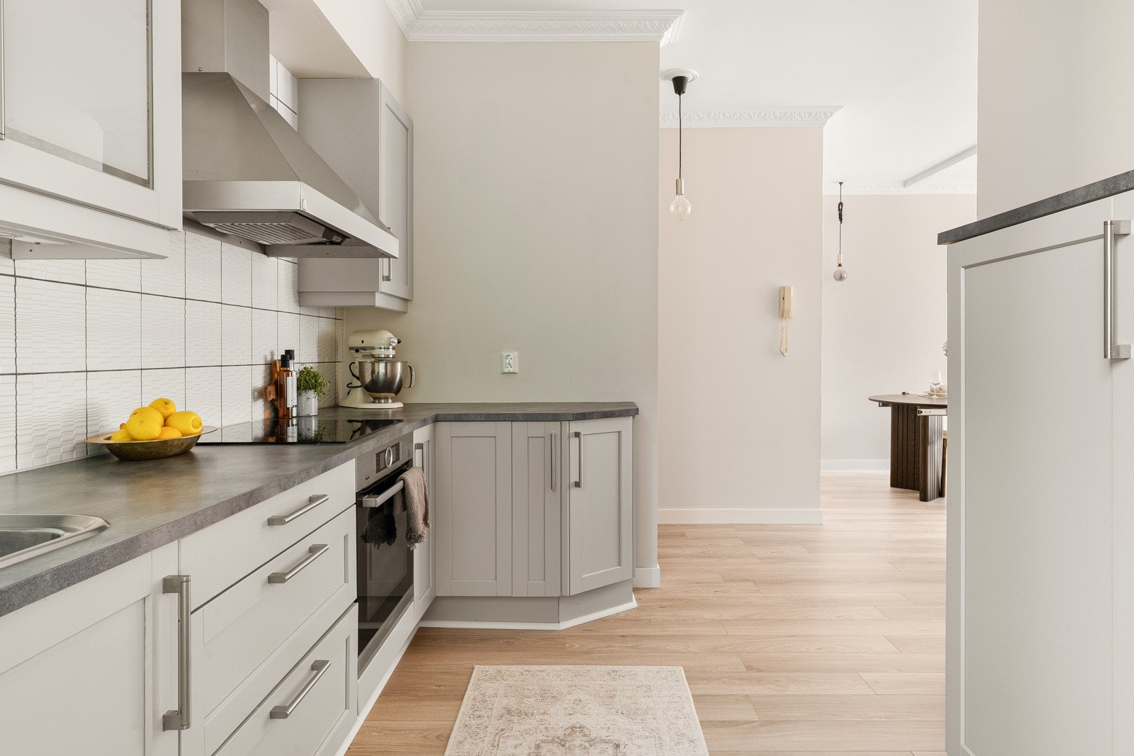 Det er antatt mulig å etablere et tredje soverom ved å flytte kjøkkenet til stuen. Galleribilde