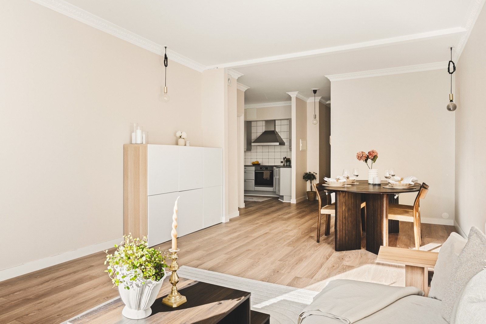 Planløsningen er godt utnyttet med store, luftige rom. Galleribilde