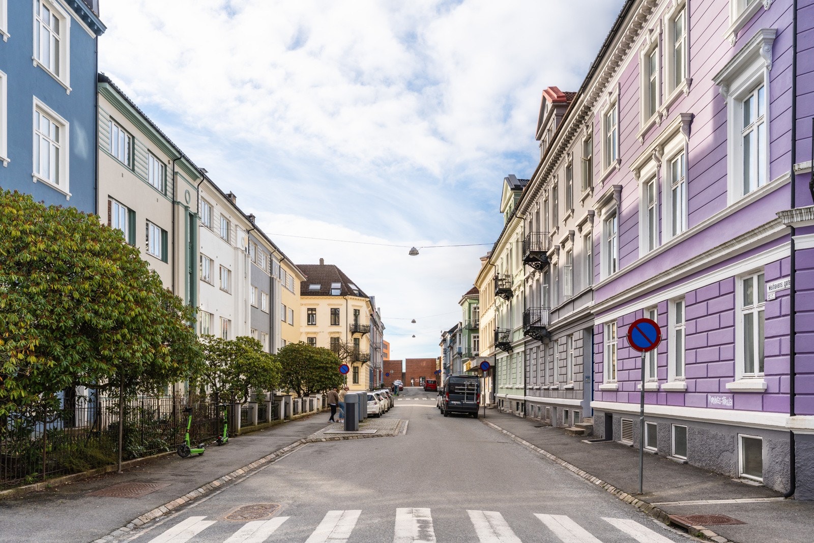 Rolig og trivelig gate. Galleribilde