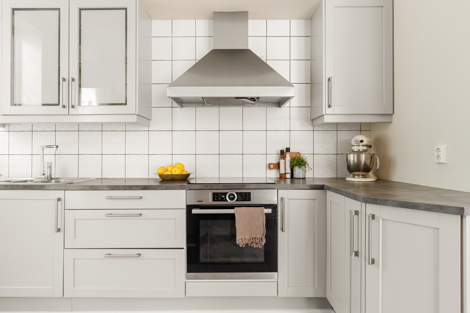 Det er også fin dybde på kjøkkenbenken, som gir gode arbeidsforhold. Galleribilde