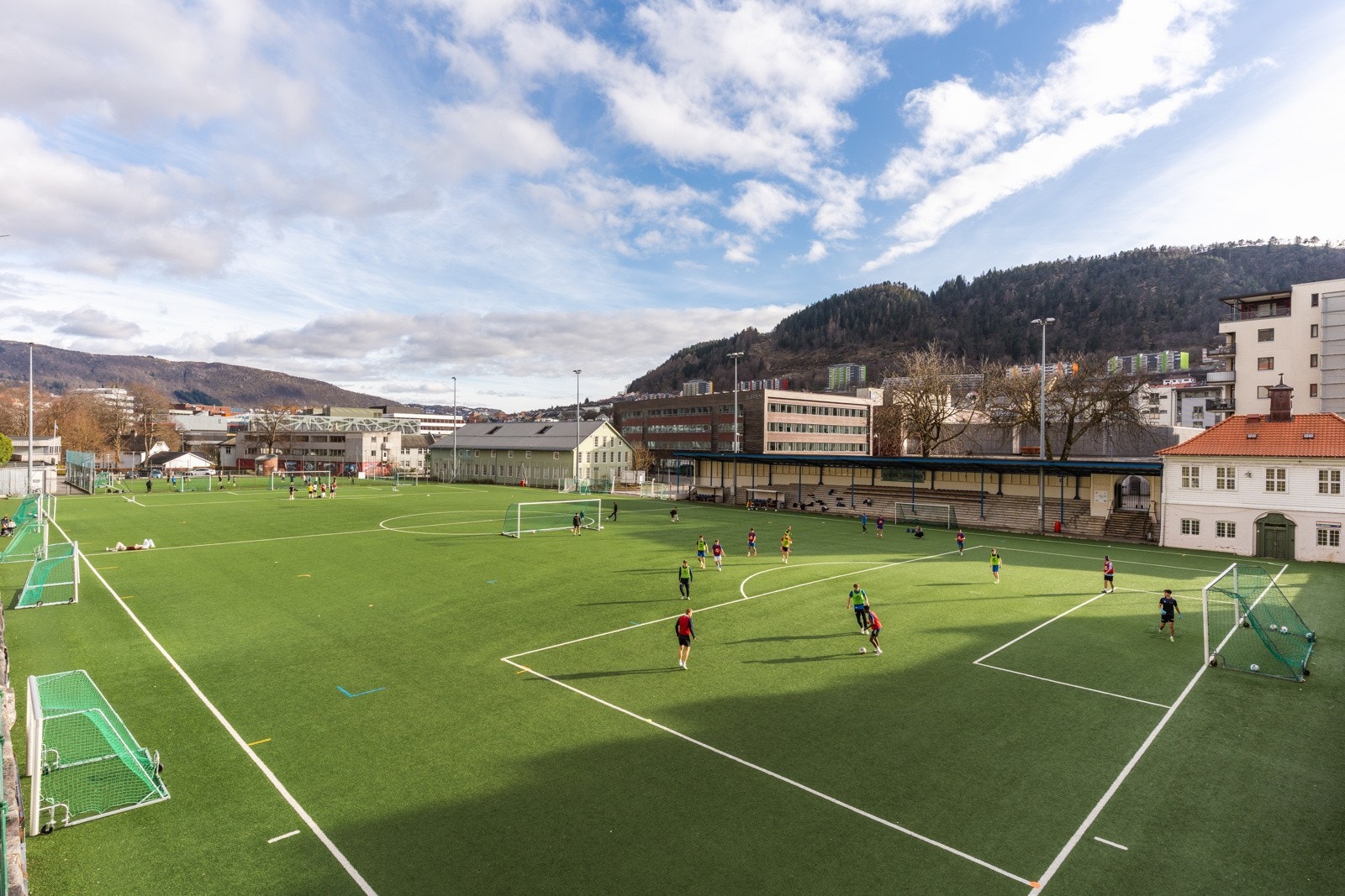 Nærområde - Møhlenpris idrettsplass. Galleribilde