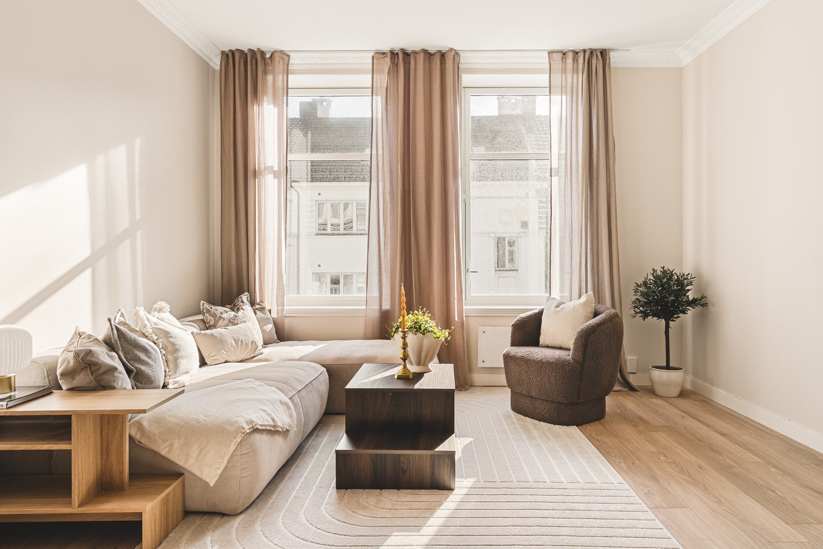 Dette er en 3-roms selveier beliggende i en klassisk 1890-talls bygård. Galleribilde