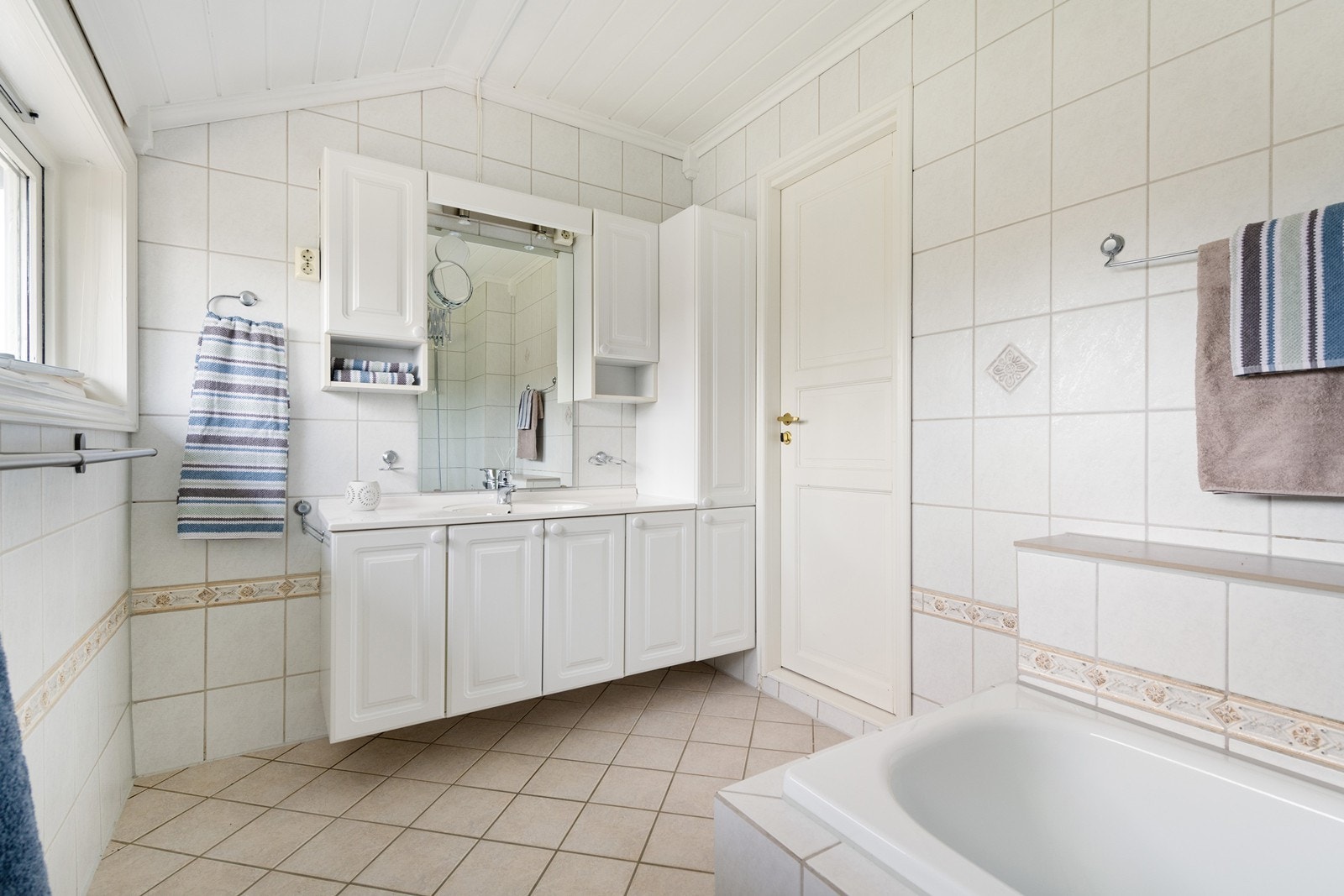 Badet er eldre, men gjør absolutt jobben gjort, og her vil dagen starte på en god måte Galleribilde